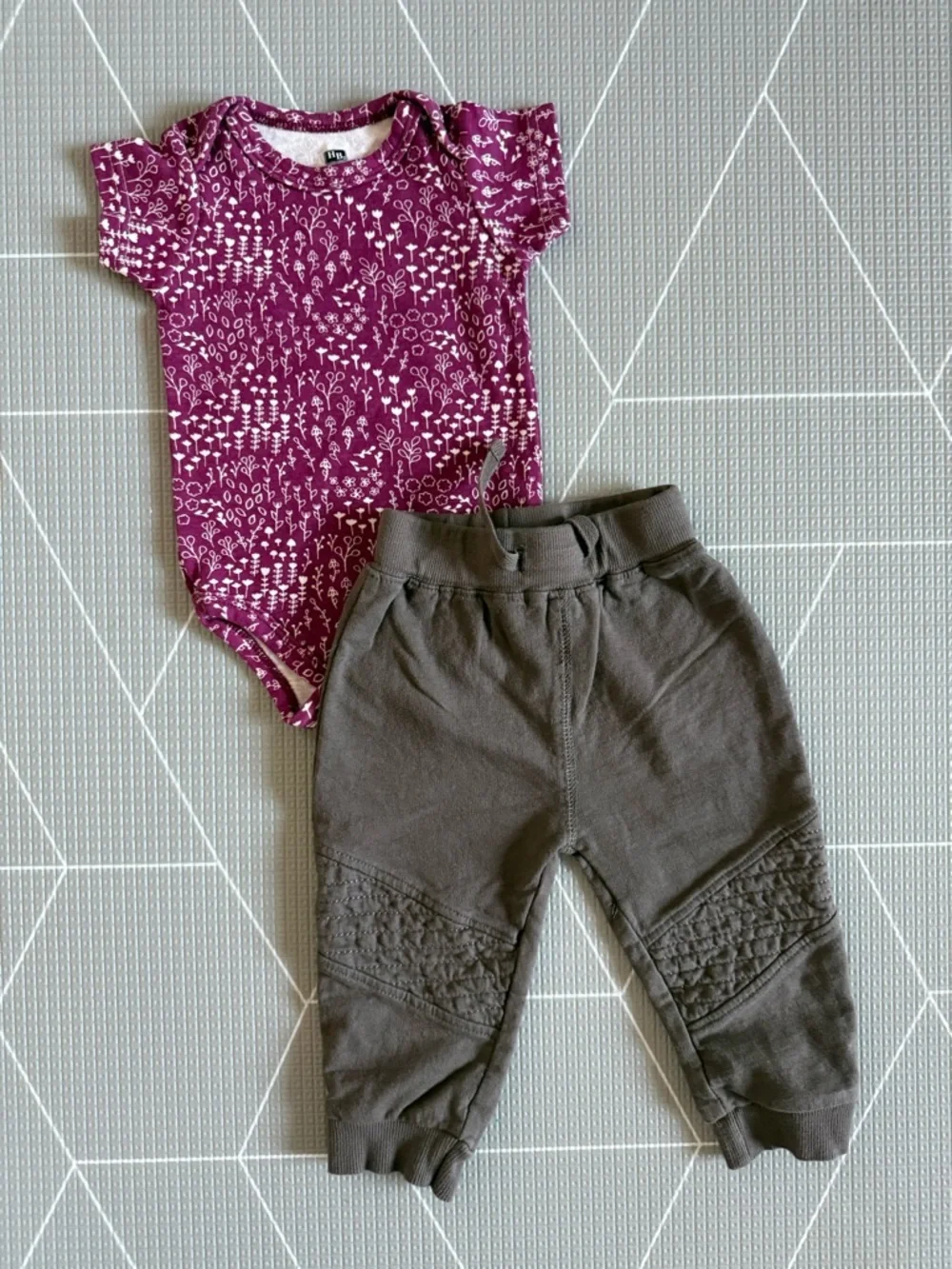 HB|Baby girl set,Purple ditsy Floral short sleeve Bodysuit & brown boho pants•
